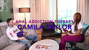 Camila Taylor au gros cul prend Tommy Wood en anal bien brutal