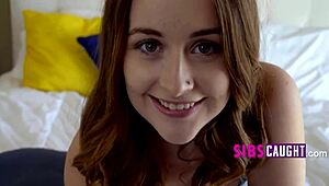 Хей, доведена сестро, може ли да взема курчето ти за бърза сцена?