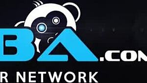 Diamond Kitty onanerar djärvt sina stora tuttar