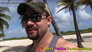 야 베이비, 공공장소에서 플래시하고 호텔에서 섹스할래? 걸레 같은 청년 BFF들처럼