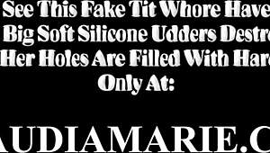 Hé, As-tu Vu la Pornstar Claudia Marie avec ses Tits Massifs d'Été qui Balancent?