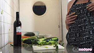 Mijn Vrouw Sirenita Fuentes Wordt Wild in de Keuken met Pik en Kut in Haar Strakke Kont