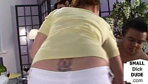 เด็กหนุ่มเอเชียตัวเล็กโดนรูดควยโดยสาวโดมในกลุ่ม CFNM