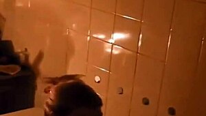 Gizli kamera oda arkadaşımı kendini okşarken yakaladı