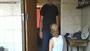 Šokující! Skrytá kamera zachytí manžela, jak podvádí s mladou blond sousedkou!