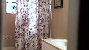 Pulang Liburan, Gue Hausin Memek Ketatmu Sekarang, Levi Cash!