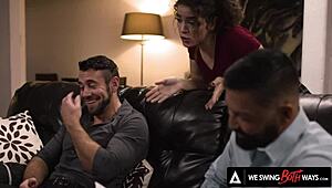 Эй, мы кайфуем по-всякому! Развратные жены ныряют в бисексуальную оргию с мужьями