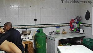 Kawan suami aku main aku kuat sampai aku klimaks, nak dengar lagi?