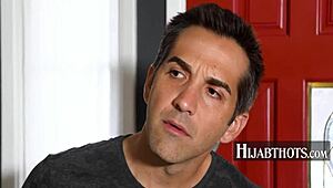 Jovencita petite hace twerk en hijab, ¡ups, Vanessa Vox!