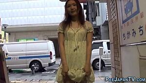 变态少女，告诉我公共尿尿的乐趣