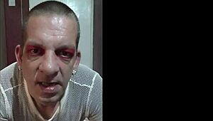 Mark Wright se masturba fantasiando com pau de verdade fodendo seu corpo travestido