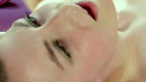 เชลล่า เฟย์ สาวผมน้ำตาลร่าน ชอบเปียกแล้วโดนเลีย