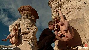 Студенти получават анална игра с играчки в сурова пустиня
