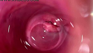 カメラが私のクリーミーな18歳マンコの奥まで入って濡れまくりなの見たことある？