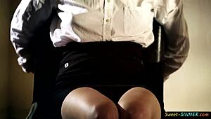 야, 이 가슴 큰 18+ 틴이 남친한테 보지 드릴링 당하는 금지 판타지