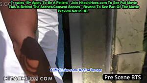 Rina Arem Se Dedica en el Coche de Stacy Shepard Mientras Espera Fuera