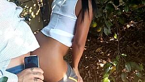 Hé, miért maszturbál ez az indiai 18+ tini amatőr a nagy seggével interracális orális cumra, miközben pornósztárnak tetteti magát?