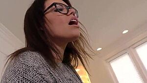 Йо, виж този младок как му разбиват задника в затемнена четворка