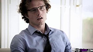 Teman wanita kecil Piper Perri sertai orgy rakan kelas teman lelaki