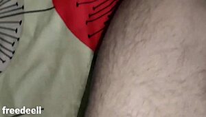 Knuller min bangladeshiske tjenestejentes datter for bare rs 200 i dag