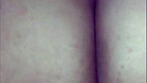 Me deslizo en mi vestido rojo, sintiendo esa vibración casera gorda hermosa con tetas naturales enormes listas para una nalgada sexy