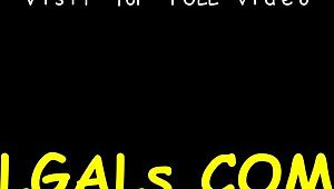 Meiden VERLEIDEN en SPELEN in kinky lesbische actie!