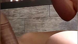 아마추어 아시아인 첫 보지 늘리기, 거대한 딜도로