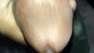 देसी लड़के, तुम मेरे घर में अकेले हस्तमैथुन क्यों कर रहे हो?