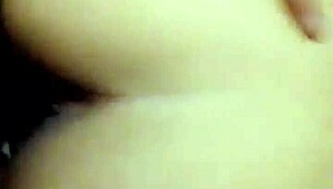 Ipar Sembunyi Masuk Kontol Keras Genjot Saya Saat Suami Tidur Dekat, Hampir Ketahuan