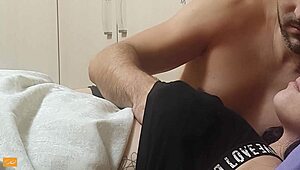 O moj, igranje z bradavicami me je streslo z orgazmi, ne morem ustavit, neomejeno uživanje udarja močno!