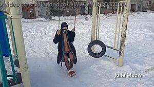 Vinterns nakna historier med offentlig flashing och rakade exhibitionister i snöiga utomhus