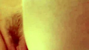 随意自拍操邻居美女，她的漂亮屁股小18+奶子让我疯狂！