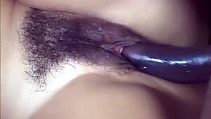 laurie vargas könnyedén kezeli nathan threat hatalmas fekete farkát.