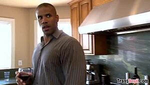 Aspen Brooks orospu çocuğunu yoğun anal aksiyonla domine etti