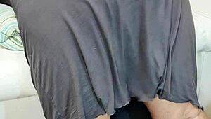 Nemôžem odolať hre s veľkým tučným zadkom mojej 60-ročnej babičky