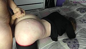 Na mojej novoročnej párty buchám zadok svojej nevlastnej mamy v tesnom šatách