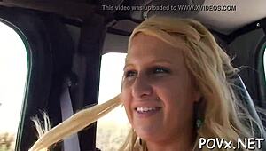 哟，看这个可爱妞在自然游戏中露逼野外猛操