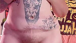 性感裸舞涂满润滑油，每一个动作都诱惑十足