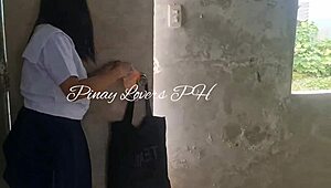 Losowy kierowca trójkołowego pojazdu pieprzy moją cipkę w opuszczonym domu na widoku publicznie