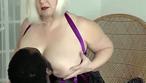 Vovó safada quer sexo interracial com pau preto grande e porra quente nos peitos