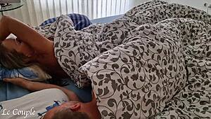 אחי, אשתי החובבנית הרגישה את הזין הקשה שלי בכוס הרטוב שלה בבוקר