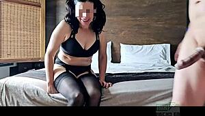 嘿，你喜欢看这个出轨拉丁女在汽车旅馆的表演吗？