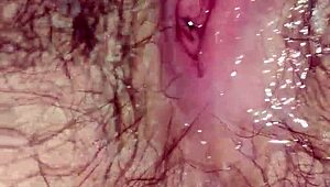 ครูเวียดนาม คุณซ่อนอะไรชั่วๆ ใต้โต๊ะนั้นเหรอ?