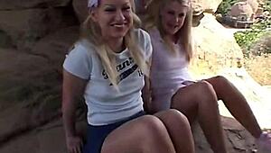 ليتل سامر تلحس في ثلاثي مثير بالهواء الطلق!