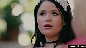 Kleine Fantasy-Babe wird in wildem Dreier hart durchgefickt