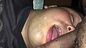 Quer me ver chupando e levando gozada?