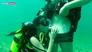 Oi, Nyemplung Buat Blowjob Seru Remaja Yunani di Bawah Air!