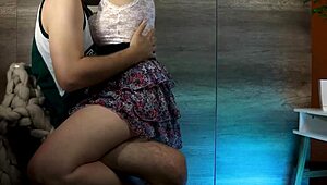 Kone smyger seg med stesønn for stor rumpe-action