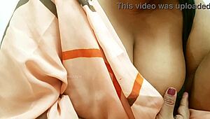 타밀 대학생 여자가 오늘 너무 섹시해 보여