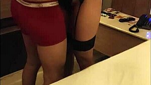 Enfermeira liberada pelo corno exibindo lingerie pro amigo no motel e ele filma tudo parte 1 😏